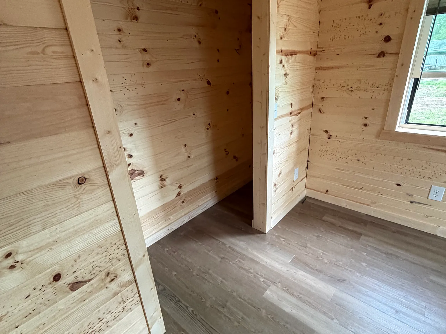2 bed, 560 sqft, $3,500 — Photo 4