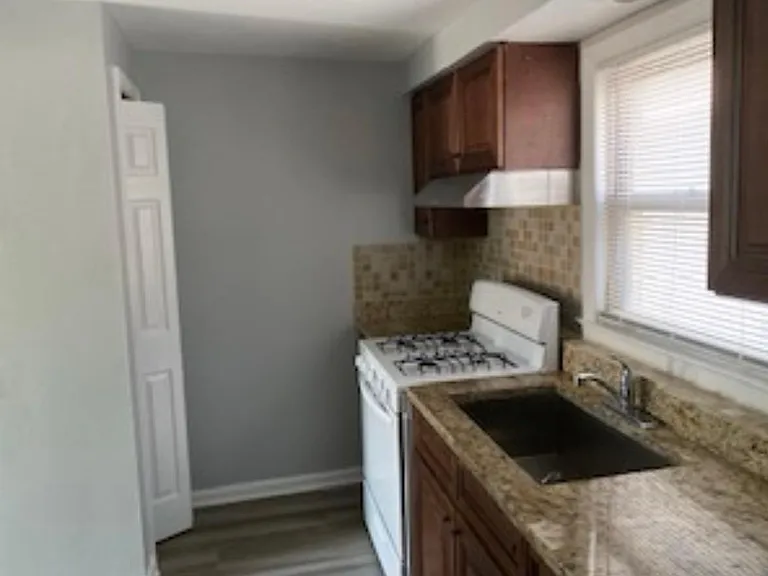 1218 Circle Ave #6 — Photo 13