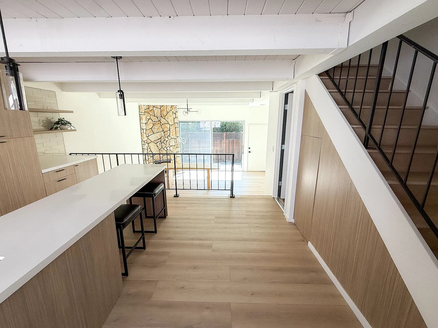 2 bed, 2.5 bath, 1200 sqft, $3,900 — Photo 3