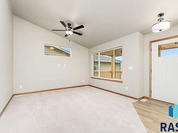 3rd image of 817 Sarah C Cir