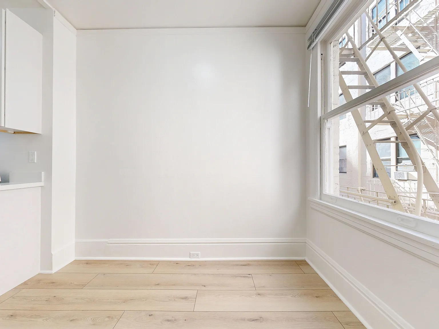Charming Lower Nob Hill Studio | Shared Laundry & Pet Friendly — Photo 4