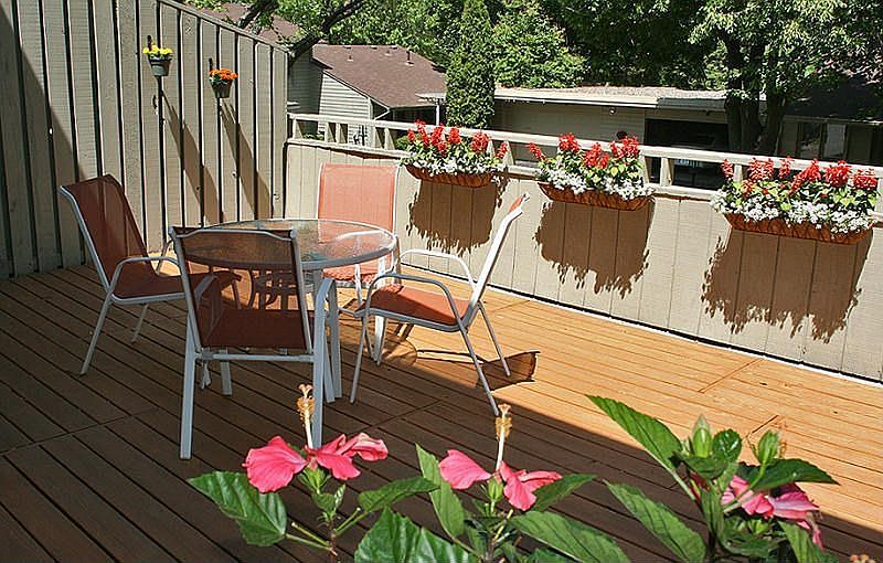 Come enjoy the outdoor living space in this quiet community