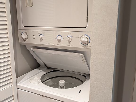 In unit, washer/dryer