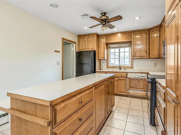 1017 Old Town Rd — Photo 12