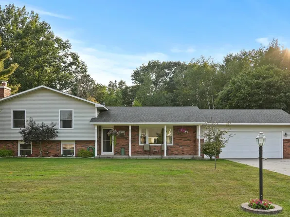 9090 Windsong Ln, Cadillac, MI 49601