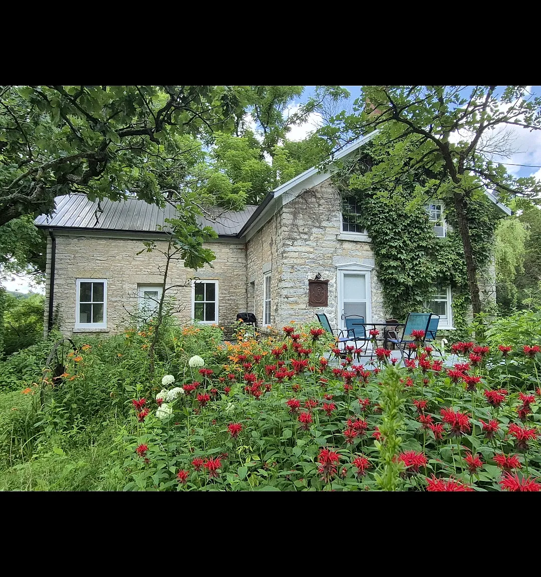 3 bed, 2100 sqft, $2,350 — Photo 2