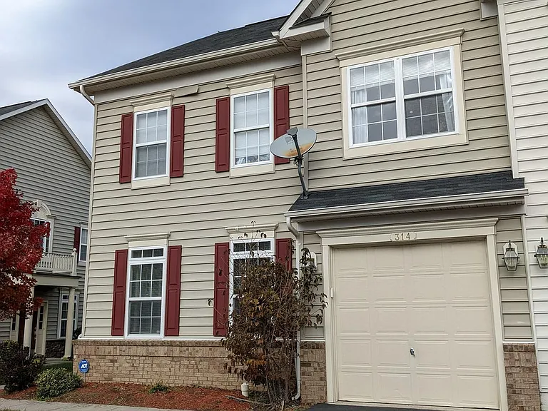 314 Kintyre Ln — Photo 1