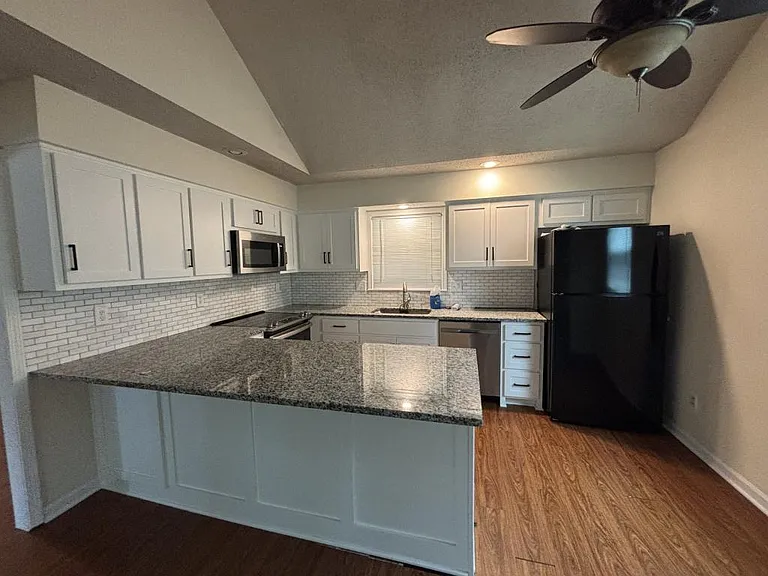 727 SE Wingate St — Photo 3