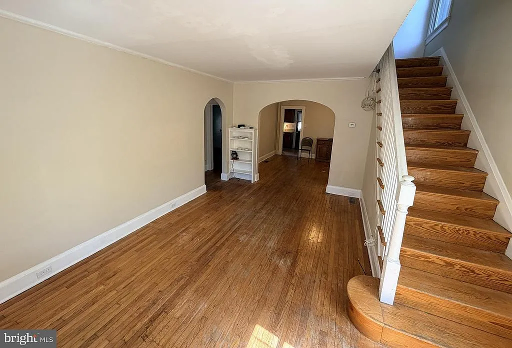 5 bed, 1695 sqft, $3,100 — Photo 2