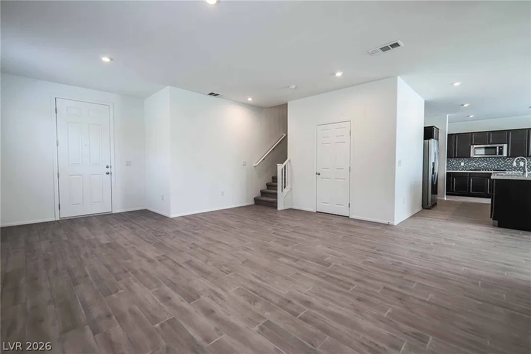 5 bed, 4.0 bath, 3166 sqft, $2,700 — Photo 3