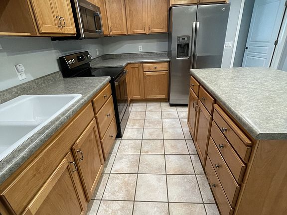 Lots of kitchen storage