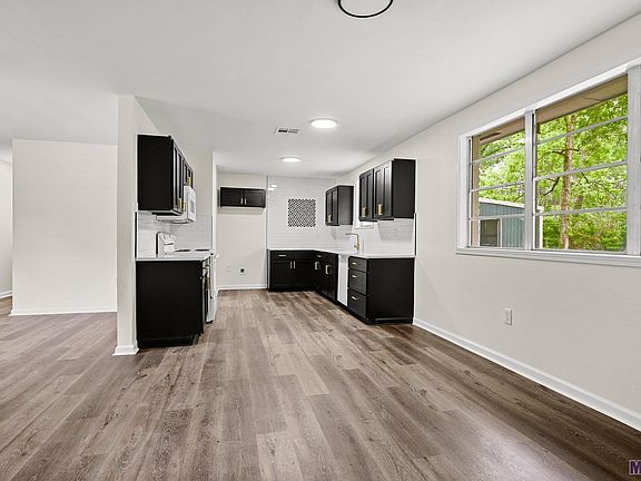 3rd image of 5621 Bluefield Dr