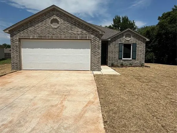 1928 Dillards Dr, Chickasha, OK 73018