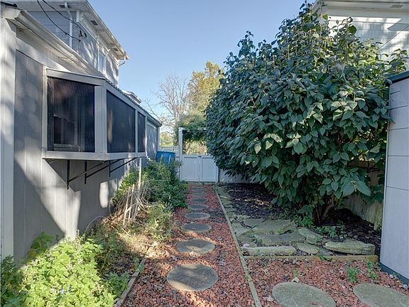 4th image of 316 N Broadway St