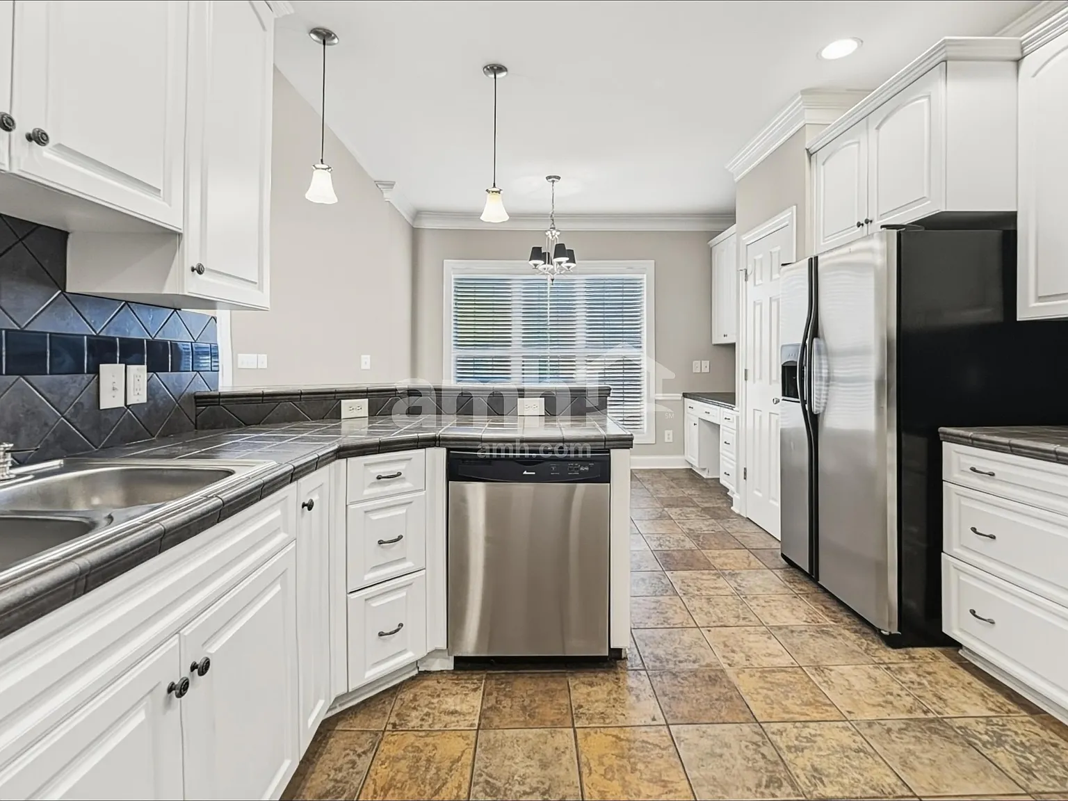 3 bed, 3.5 bath, 2626 sqft, $2,920 — Photo 3