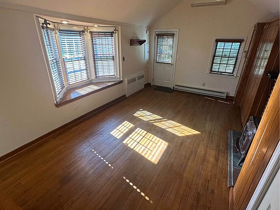 4th image of 101 Old Lake St #1