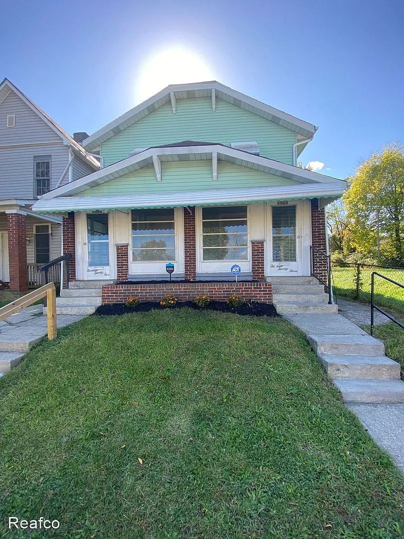 1323-1325 Atcheson St photo 1