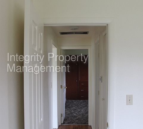 4th image of 21509 Mountain Hwy E