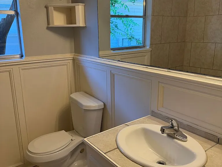 1009 Shalimar Dr — Photo 6