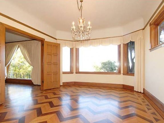 Lg. Formal D/R With Views