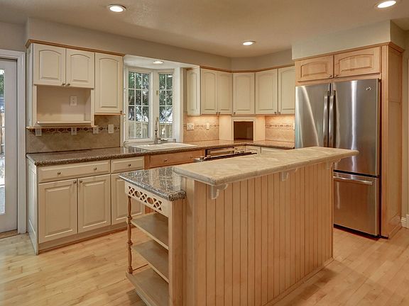 5th image of 635 Kalmia Pl NW