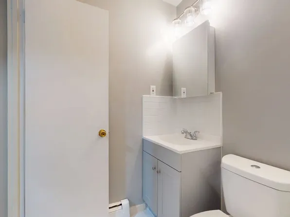 76-16 Grand Cent Parkway image 19 of 21