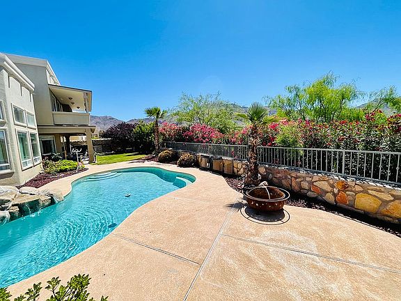 2nd image of 1080 Calle Parque Dr