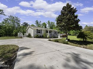 1015 Lake Shore Dr, Navassa, NC 28451