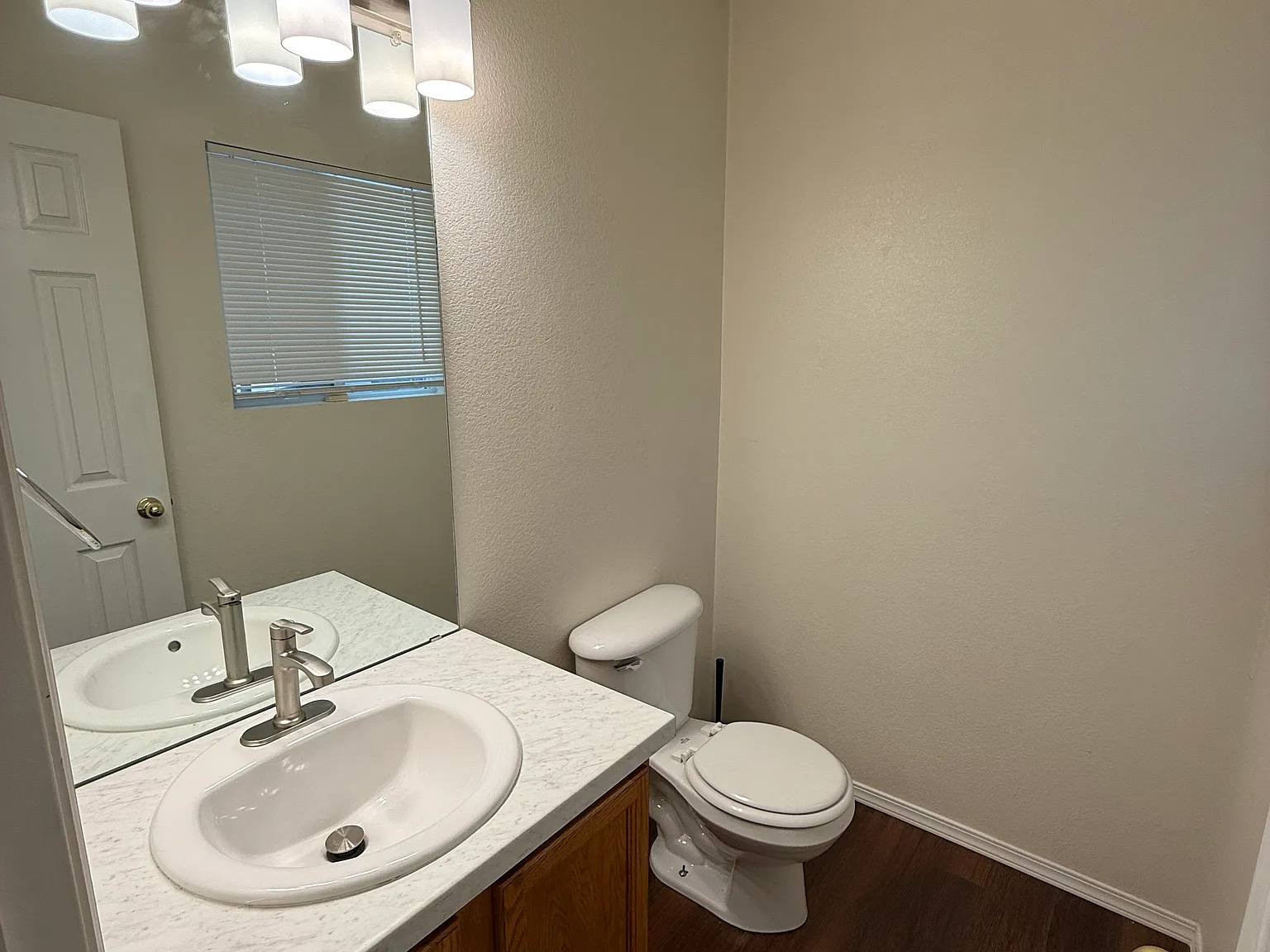 2 bed, 1100 sqft, $1,550 — Photo 2