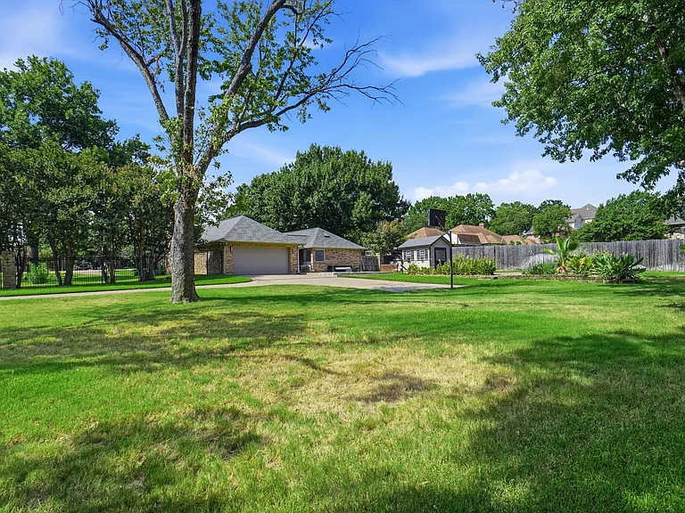 1362 Cross Timber Dr — Photo 36