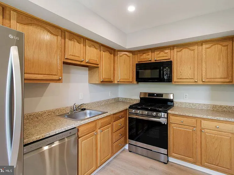 728 Quince Orchard Blvd #201 — Photo 8