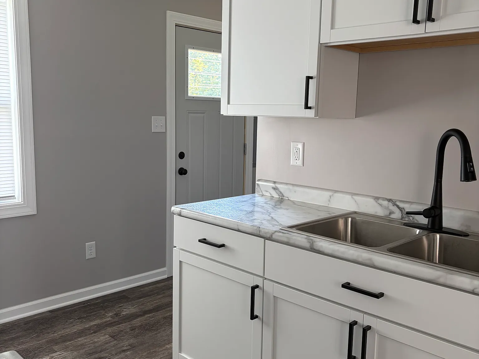 3 bed, 864 sqft, $1,300 — Photo 4