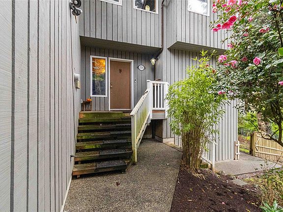 4th image of 2753 Arbutus Rd