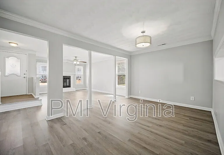 1151 Hillock Xing — Photo 10
