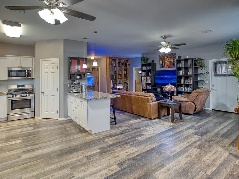 1141 W Cross Creek Ln — Photo 14