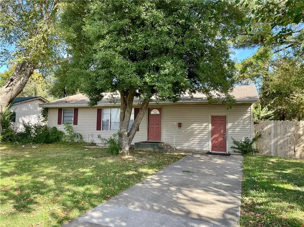 1405 Young St, Springdale, AR 72764