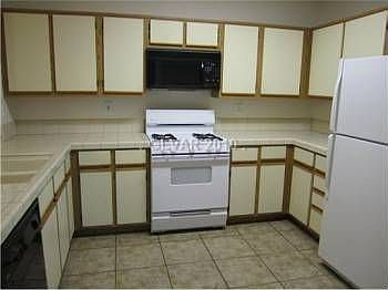 5th image of 1726 Comstock Dr