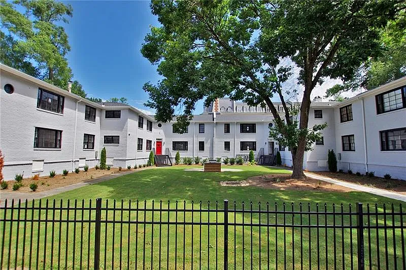 2 bed, 2.0 bath, 827 sqft, $2,250 — Photo 2