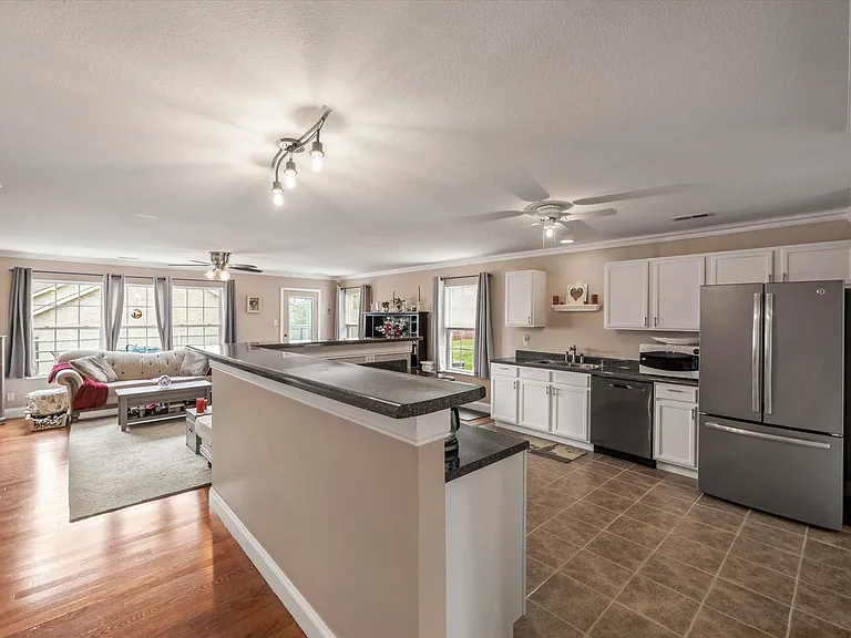 1110 Mercer Dr — Photo 5