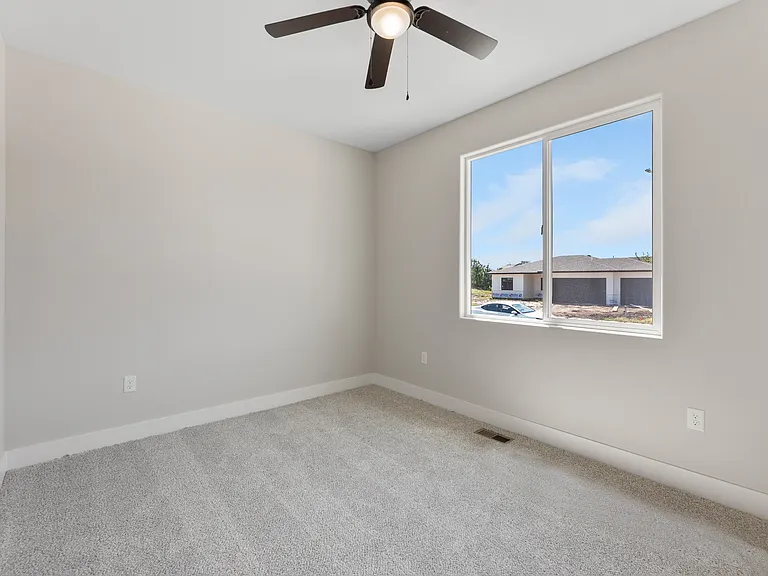 726 E Elmwood St — Photo 16