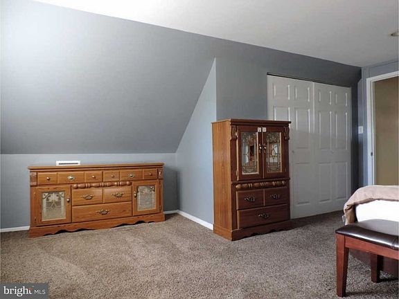 3rd image of 17 Candle Rd