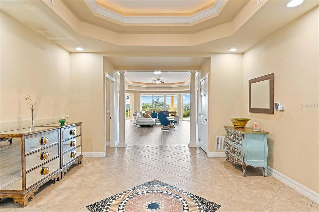3 bed, 3.5 bath, 3771 sqft, $5,500 — Photo 4