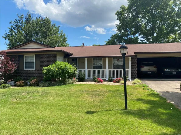 11826 Park Ct, Maryland Heights, MO 63043