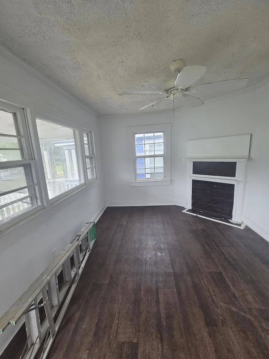 Building Photo - 709 N 11th St