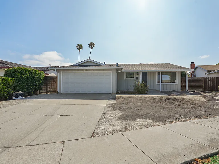 2869 Fairfax Ct — Photo 2