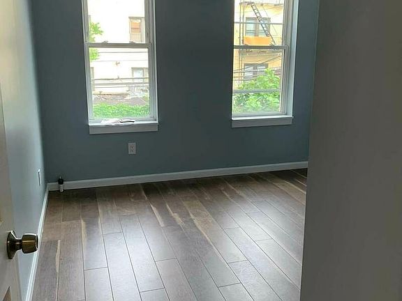 5th image of 2531 34th St #2