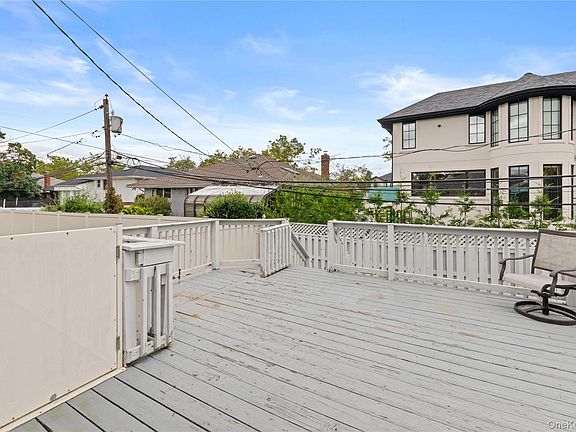 4th image of 655 Diane Pl