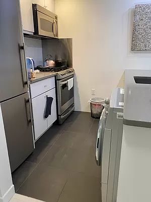 5th image of 555 W 23rd St APT N8q