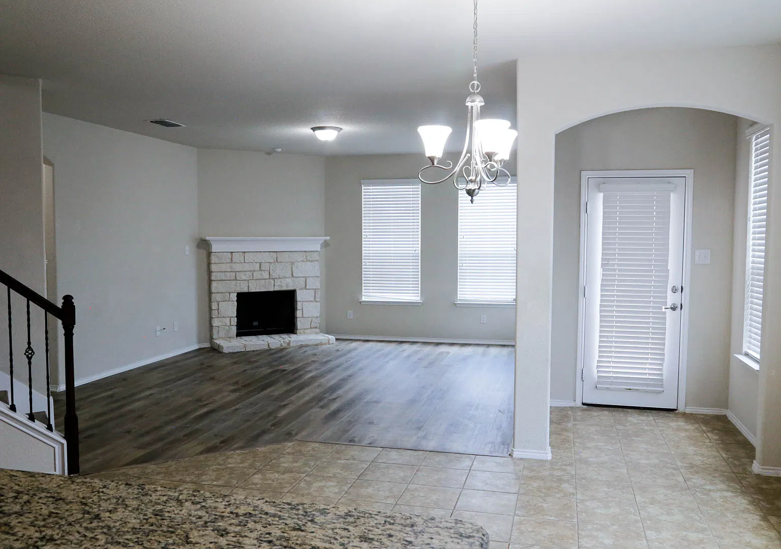 5 bed, 3.5 bath, 4007 sqft, $3,400 — Photo 3