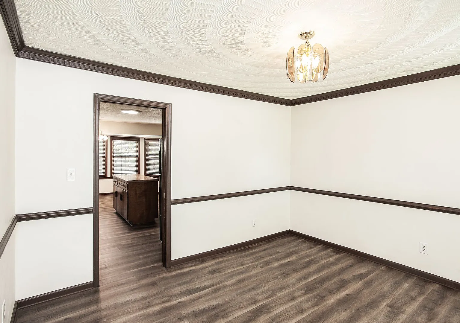 1513 Narbonne Court — Photo 3